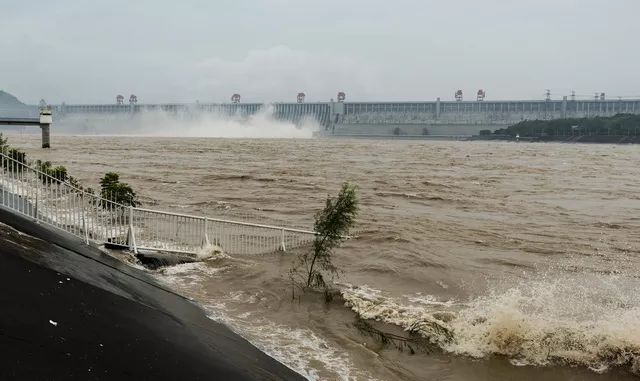 全球多地遭遇嚴(yán)重洪災(zāi)，應(yīng)對(duì)策略成為關(guān)鍵議題